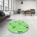 Round Patterned Emerald Green Rug in a Office, pat3843grn