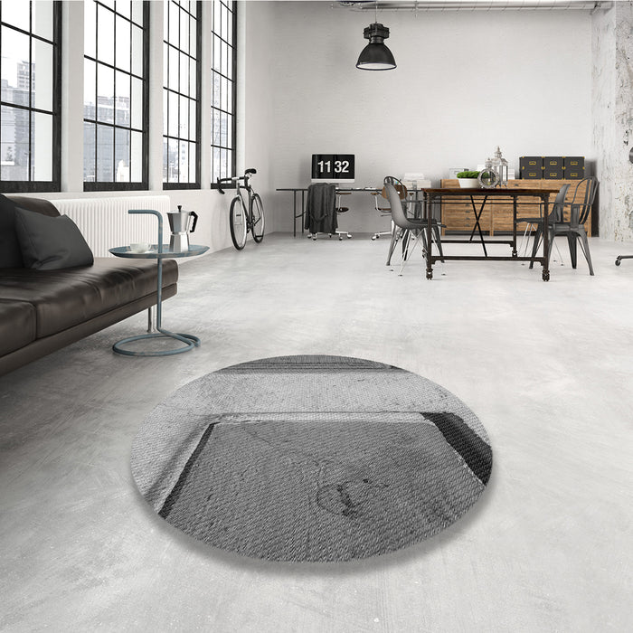 Round Patterned Cloud Gray Rug in a Office, pat3856gry