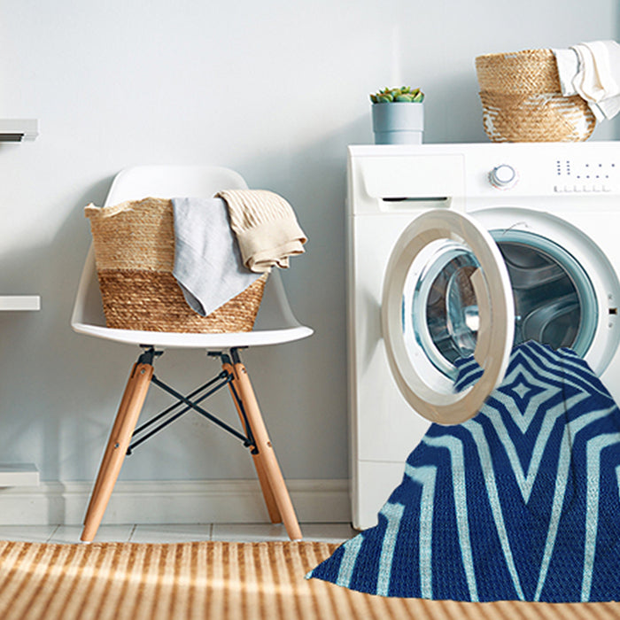 Machine Washable Transitional Cobalt Blue Rug in a Washing Machine, wshpat3870lblu