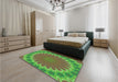 Patterned Oak Brown Rug in a Bedroom, pat3894grn