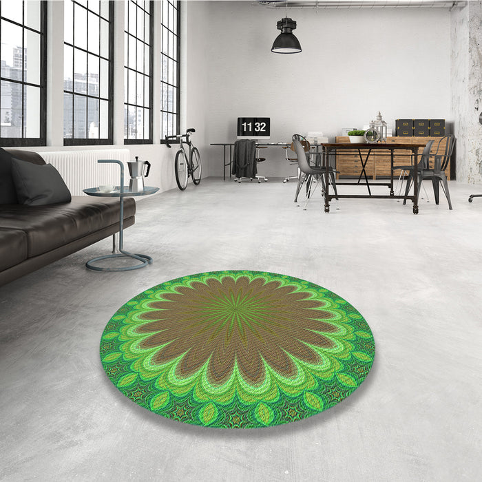 Round Patterned Oak Brown Rug in a Office, pat3894grn