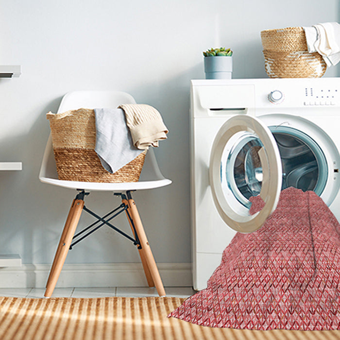 Machine Washable Transitional Pastel Pink Rug in a Washing Machine, wshpat3898rd