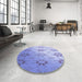 Round Patterned Blue Rug in a Office, pat3903blu