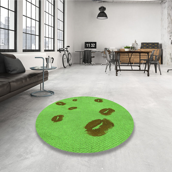 Round Patterned Emerald Green Rug in a Office, pat3907grn