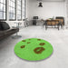 Round Patterned Emerald Green Rug in a Office, pat3907grn