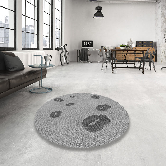 Round Patterned Cloud Gray Rug in a Office, pat3907gry