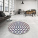 Round Patterned Gray Novelty Rug in a Office, pat392