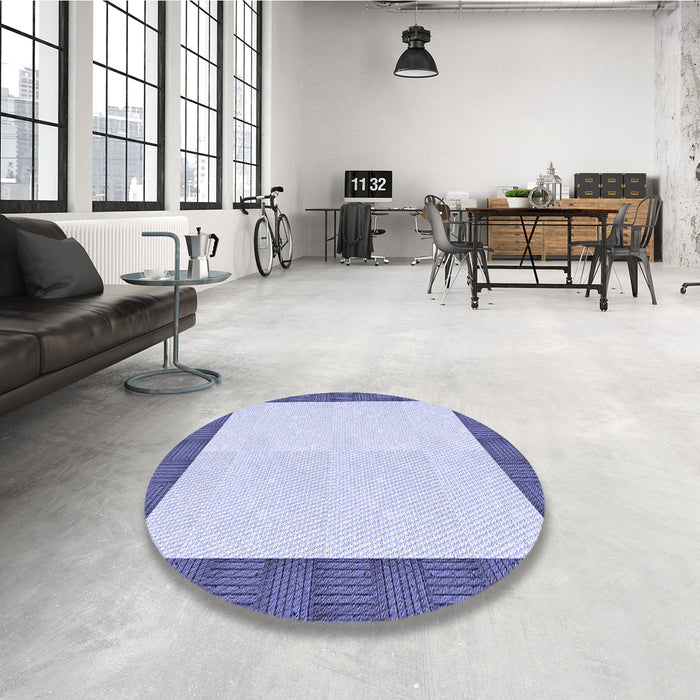 Round Patterned Blue Rug in a Office, pat3944blu