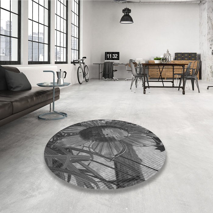 Round Patterned Black Rug in a Office, pat3966gry