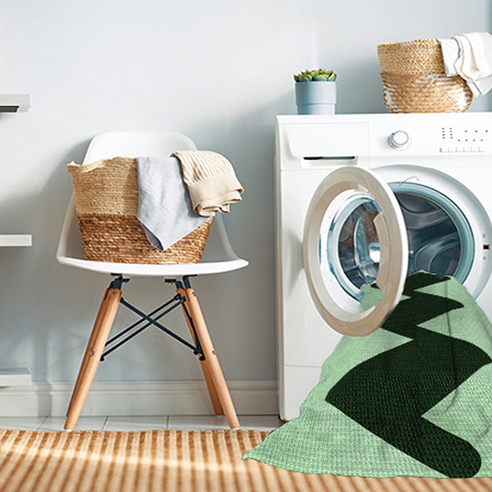 Machine Washable Transitional Medium Forest Green Rug in a Washing Machine, wshpat3980grn