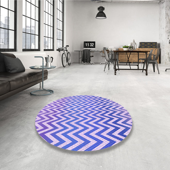 Round Patterned Mauve Purple Rug in a Office, pat3982pur