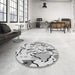 Round Patterned Platinum Gray Rug in a Office, pat408gry