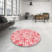 Round Patterned Red Rug in a Office, pat416rd