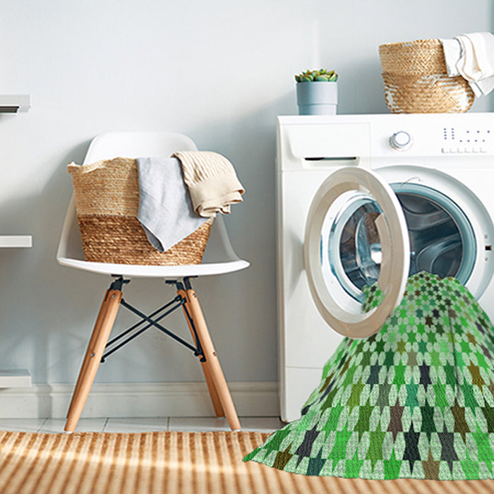 Machine Washable Transitional Green Rug in a Washing Machine, wshpat428grn