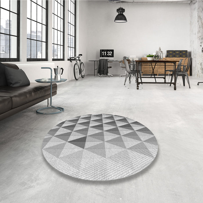 Round Patterned Platinum Gray Rug in a Office, pat446gry