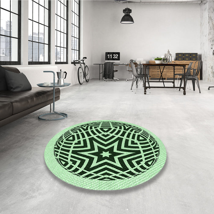 Round Patterned Medium Forest Green Rug in a Office, pat507grn