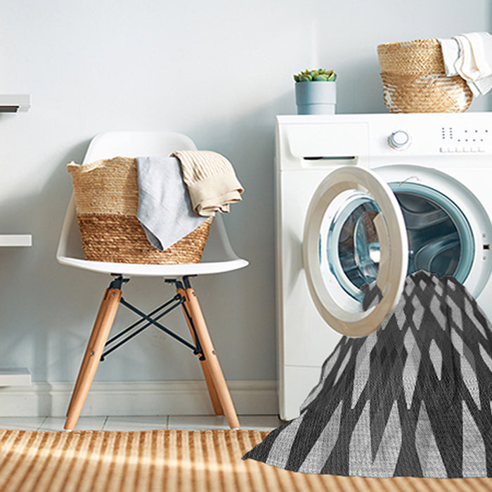 Machine Washable Transitional Cloud Gray Rug in a Washing Machine, wshpat511gry