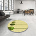 Round Patterned Sun Yellow Rug in a Office, pat520yw