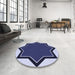 Round Patterned Blue Rug in a Office, pat533blu