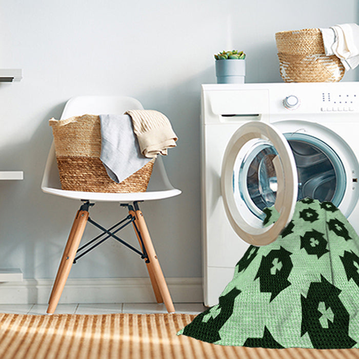 Machine Washable Transitional Dark Forest Green Rug in a Washing Machine, wshpat548grn