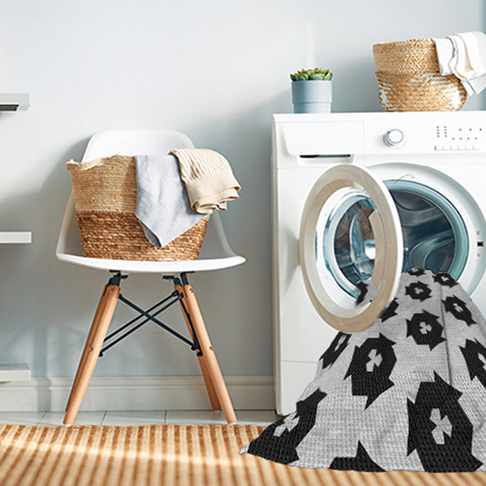 Machine Washable Transitional Black Rug in a Washing Machine, wshpat548gry