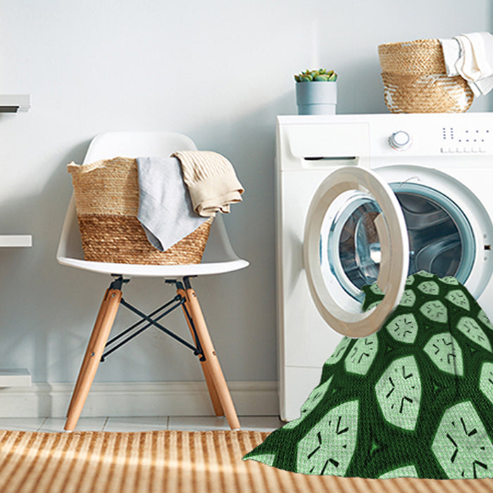 Machine Washable Transitional Deep Emerald Green Rug in a Washing Machine, wshpat549grn