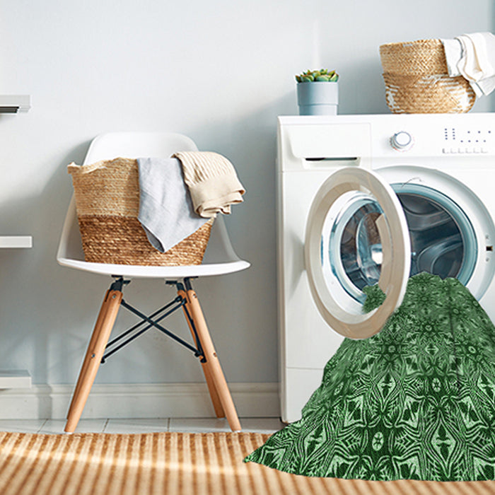Machine Washable Transitional Deep Emerald Green Rug in a Washing Machine, wshpat550grn