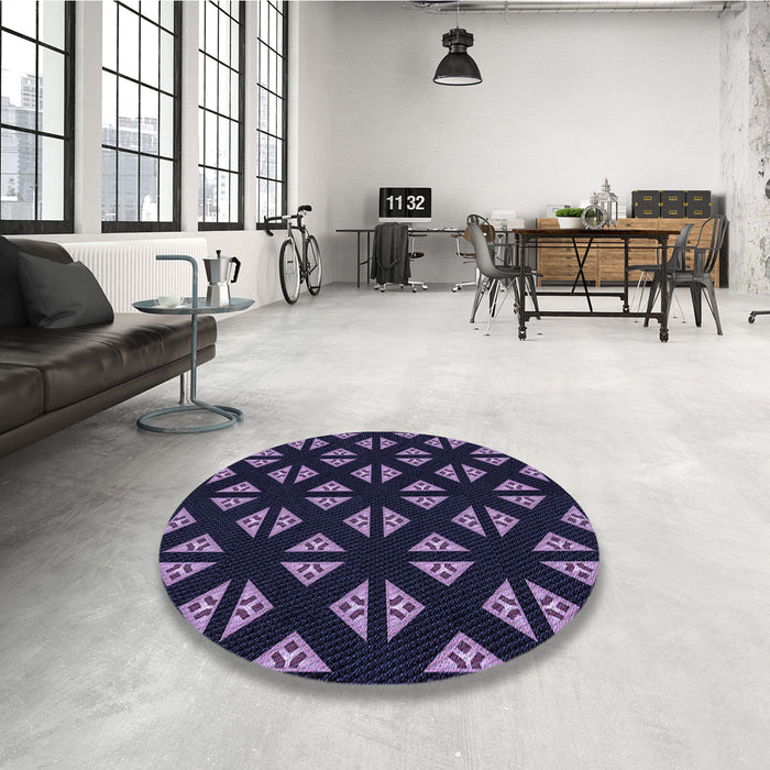 Round Patterned Midnight Gray Rug in a Office, pat555blu