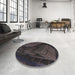 Round Machine Washable Transitional Midnight Gray Rug in a Office, wshpat564