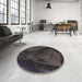 Round Patterned Mid Gray Novelty Rug in a Office, pat564