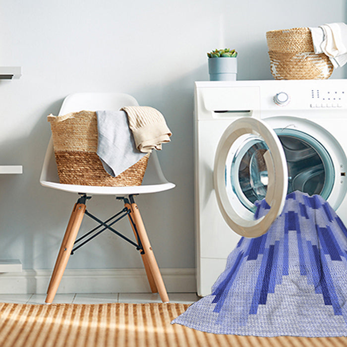 Machine Washable Transitional Blue Rug in a Washing Machine, wshpat581blu