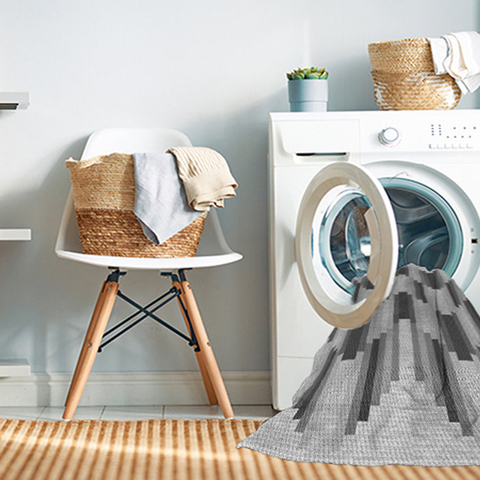 Machine Washable Transitional Smokey Gray Rug in a Washing Machine, wshpat581gry