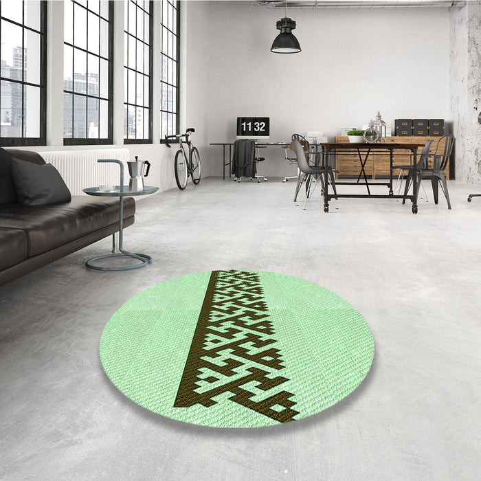 Round Patterned Green Rug in a Office, pat611grn