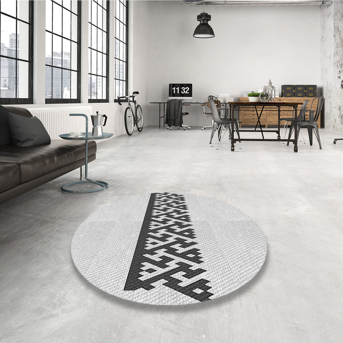 Round Patterned Platinum Gray Rug in a Office, pat611gry