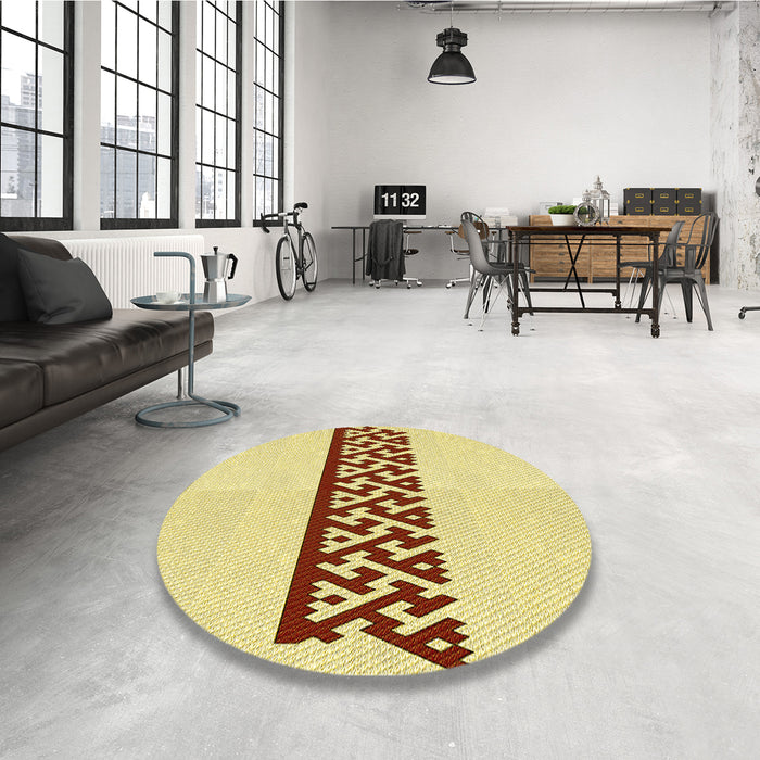 Round Patterned Sun Yellow Rug in a Office, pat611yw