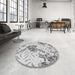 Round Patterned Gray Rug in a Office, pat632gry