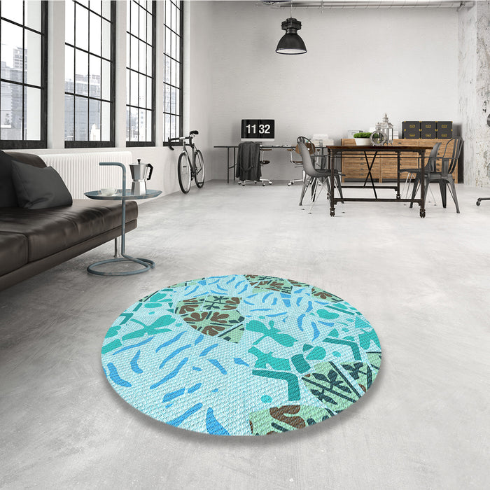 Round Patterned Blue Rug in a Office, pat632lblu
