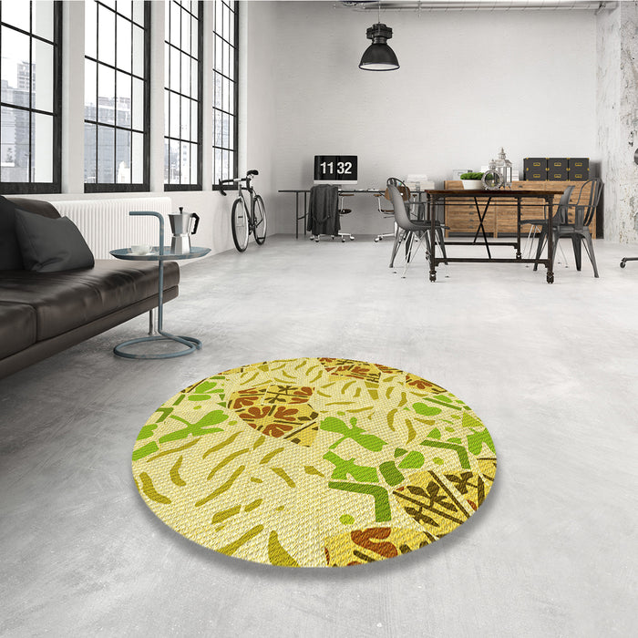 Round Patterned Neon Yellow Rug in a Office, pat632yw