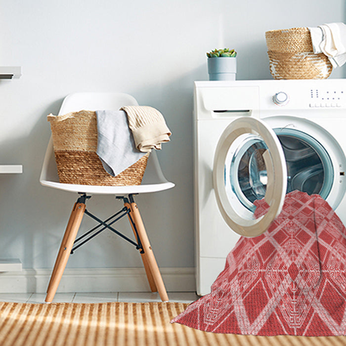 Machine Washable Transitional Pastel Pink Rug in a Washing Machine, wshpat638rd