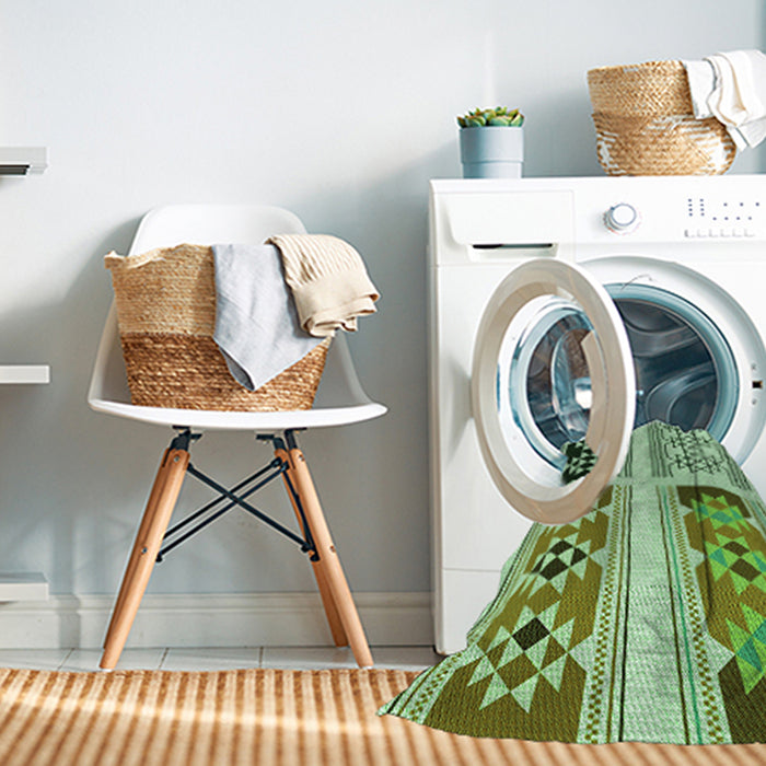 Machine Washable Transitional Light Green Rug in a Washing Machine, wshpat641grn