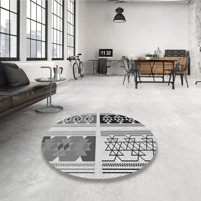 Round Patterned Gray Rug in a Office, pat641gry