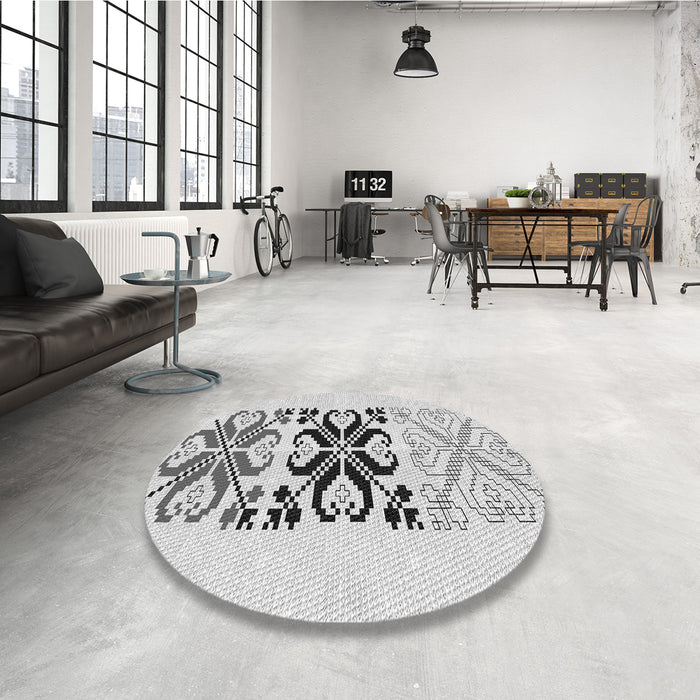 Round Patterned Gray Rug in a Office, pat642gry