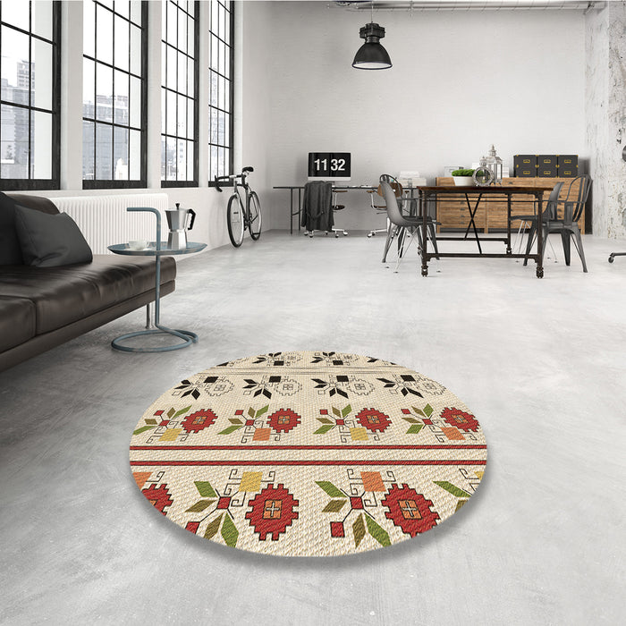 Round Patterned Vanilla Gold Rug in a Office, pat645brn