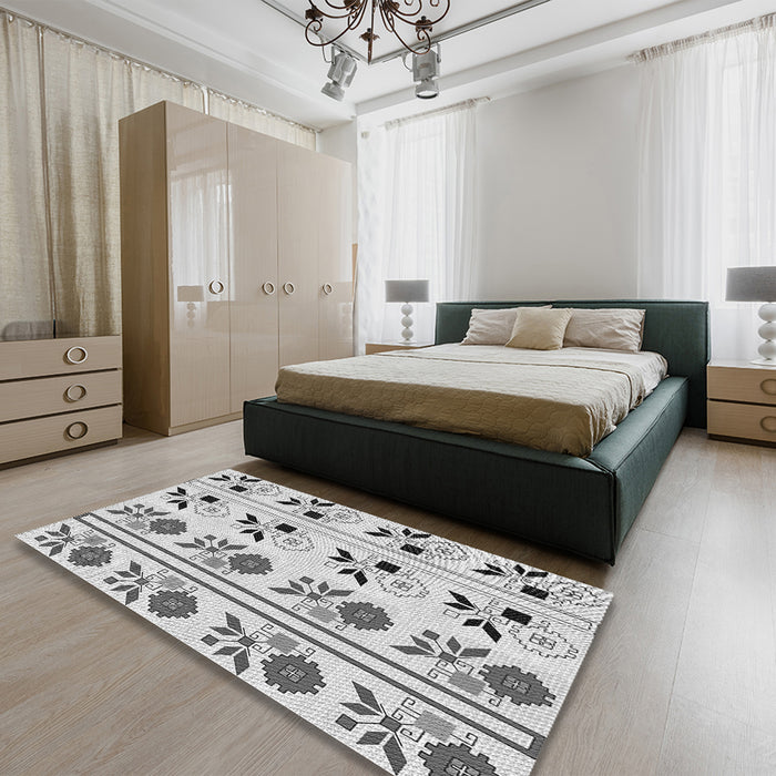 Patterned Platinum Gray Rug in a Bedroom, pat645gry