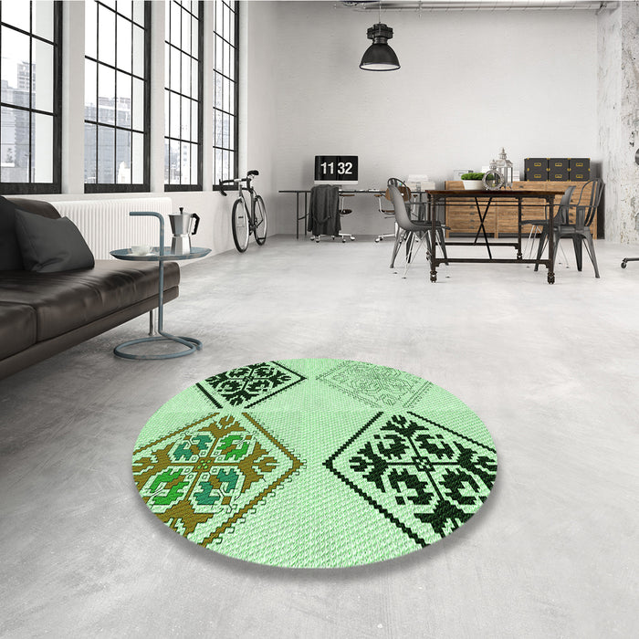 Round Patterned Green Rug in a Office, pat646grn