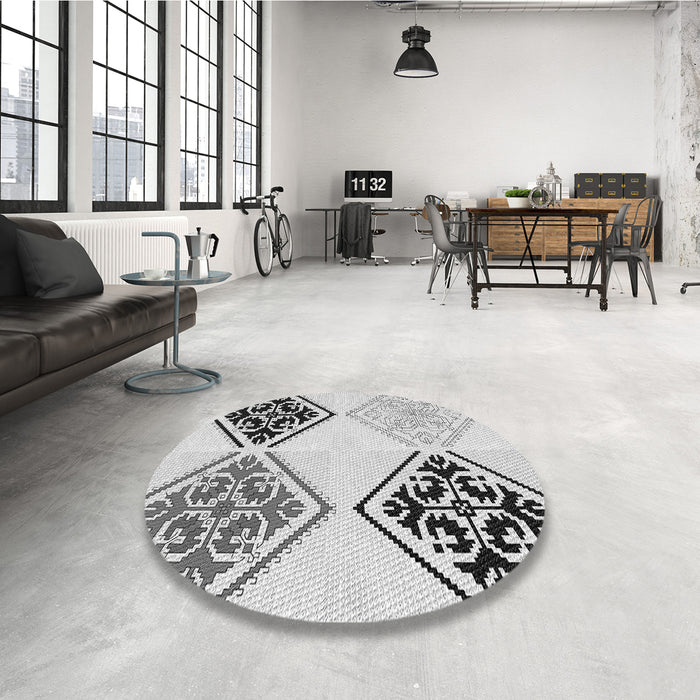 Round Patterned Platinum Gray Rug in a Office, pat646gry