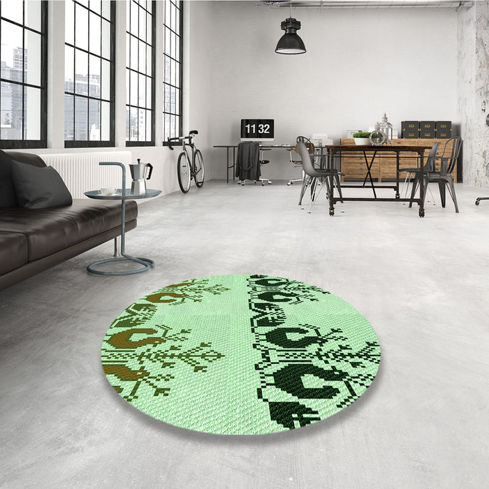 Round Patterned Green Rug in a Office, pat649grn