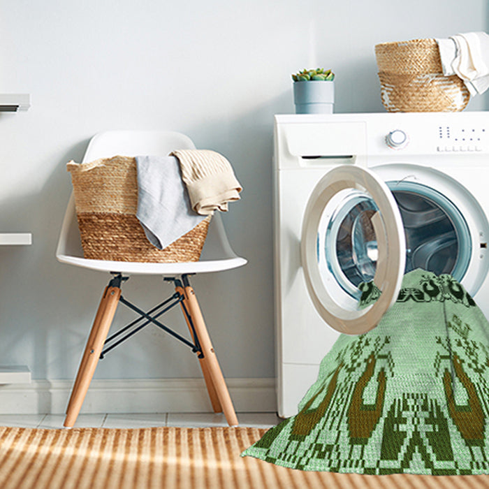 Machine Washable Transitional Green Rug in a Washing Machine, wshpat649grn