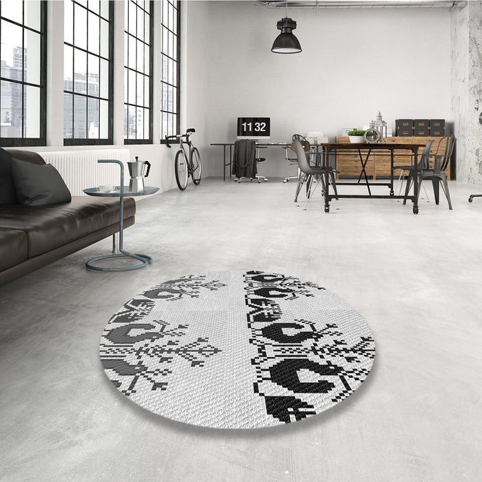 Round Patterned Platinum Gray Rug in a Office, pat649gry