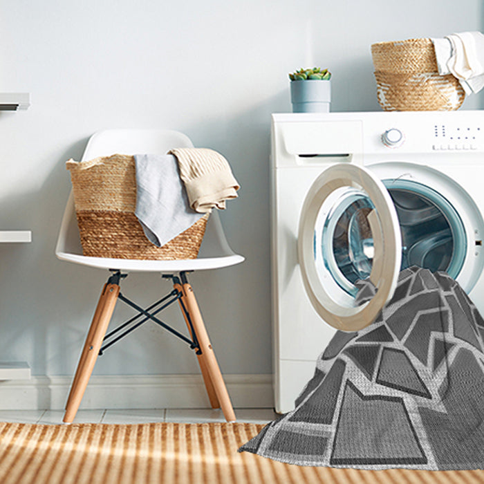 Machine Washable Transitional Cloud Gray Rug in a Washing Machine, wshpat65gry